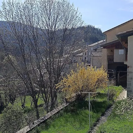 Maison Aux Pieds Des Sources De La Drôme Casa de Férias